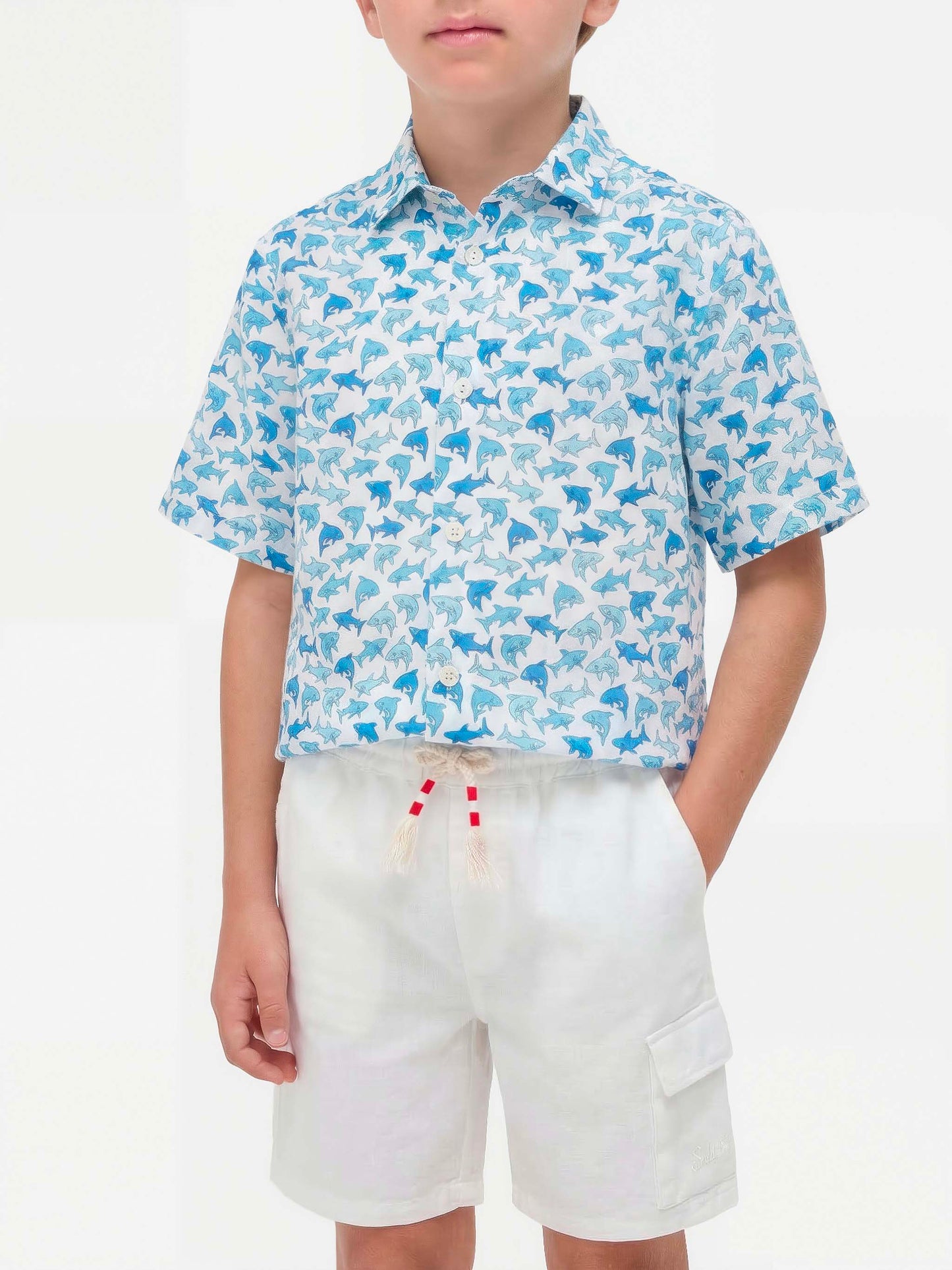 Camicia da bambino con stampa di squali azzurri