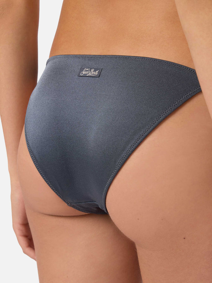 Klassische Virgo Bikinihose aus dunkelgrauem Stoff mit glänzendem Finish und Charm-Details 