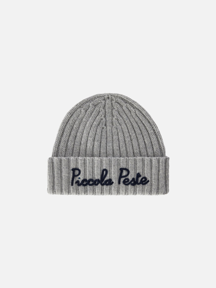 Gorro Wengen gris con bordado Piccola Peste 