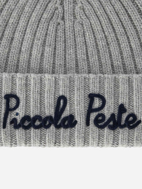 Bonnet Wengen gris avec broderie Piccola Peste 