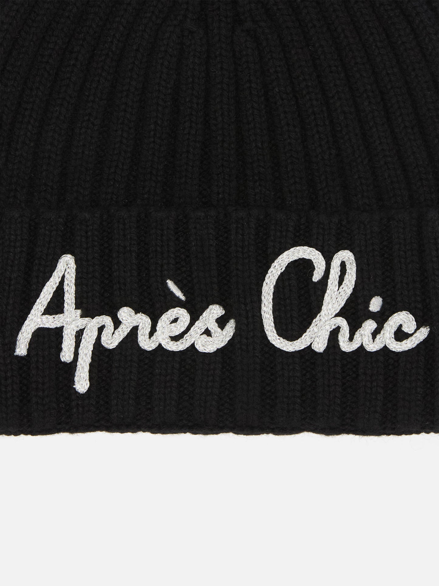 Wengen-Mütze aus Kaschmirmischung in Schwarz mit Lurex-Stickerei „Après Chic“.