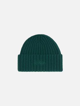 Wengen-Mütze aus britischer grüner Wolle mit St.-Barth-Stickerei am Umschlag