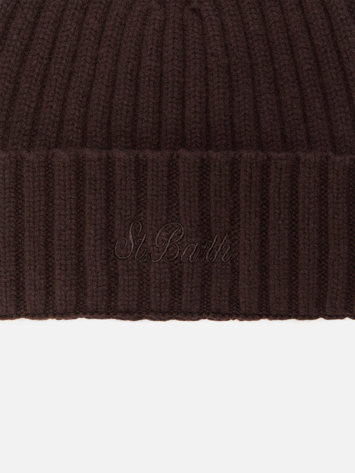 Wengen-Mütze aus brauner Wolle mit St.-Barth-Stickerei am Umschlag
