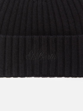Wengen-Mütze aus schwarzer Wolle mit St.-Barth-Stickerei am Umschlag