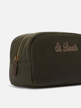 Westwood gewachste Kosmetiktasche in Military-Grün mit gesticktem Logo 