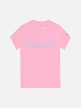 T-shirt da bambina rosa con scritta ricamata