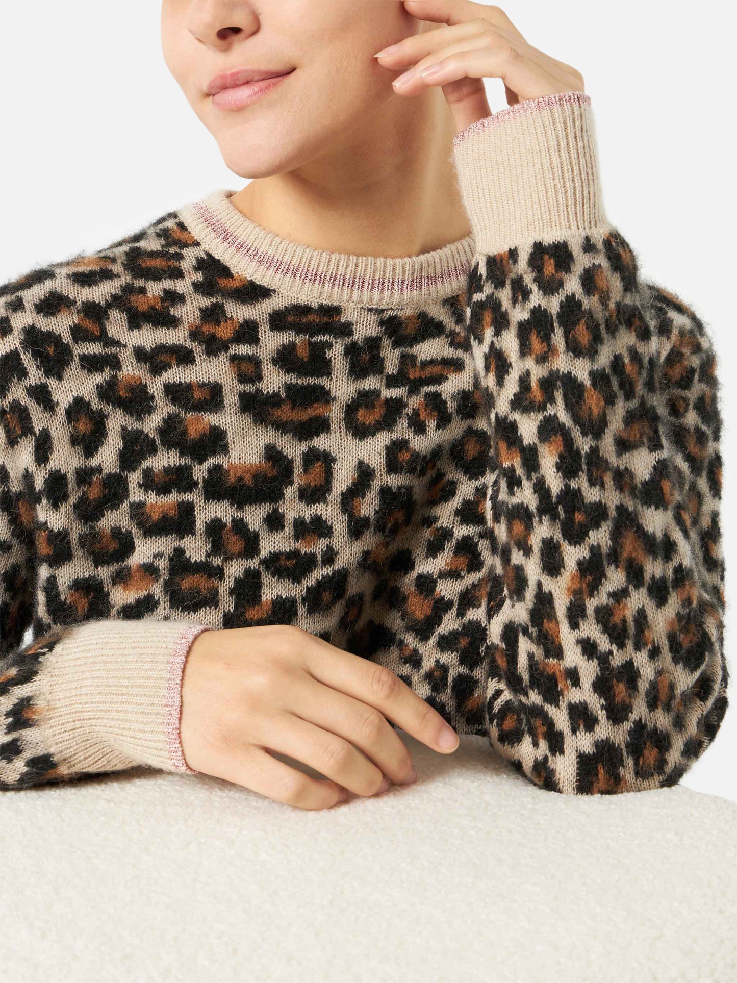 Maglione da donna garzato con fantasia leopardata