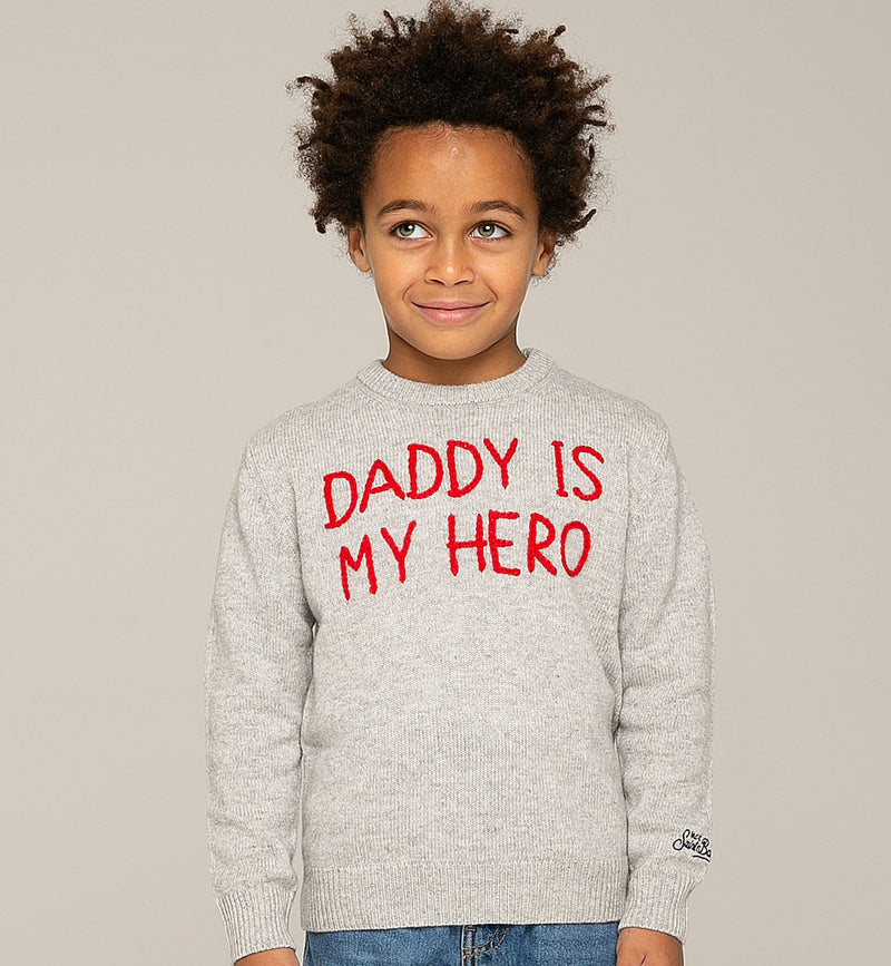 Kinderpullover mit „Daddy is my hero“-Stickerei