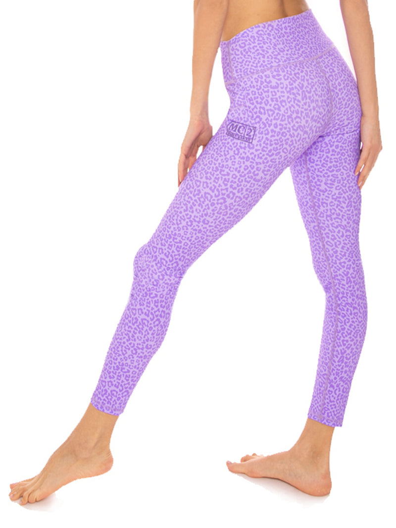 Lilafarbene Yoga-Leggings mit pastellfarbenem Animalier-Print