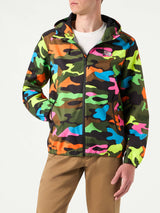 Man hooded lightweight windbreaker with camouflage print