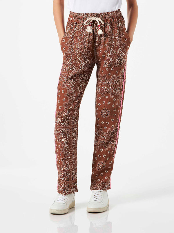 Damen-Leinenhose mit braunem Bandana-Print